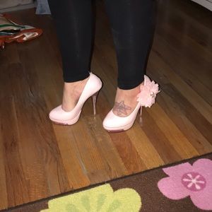 Size 6/7 women’s heels 5”